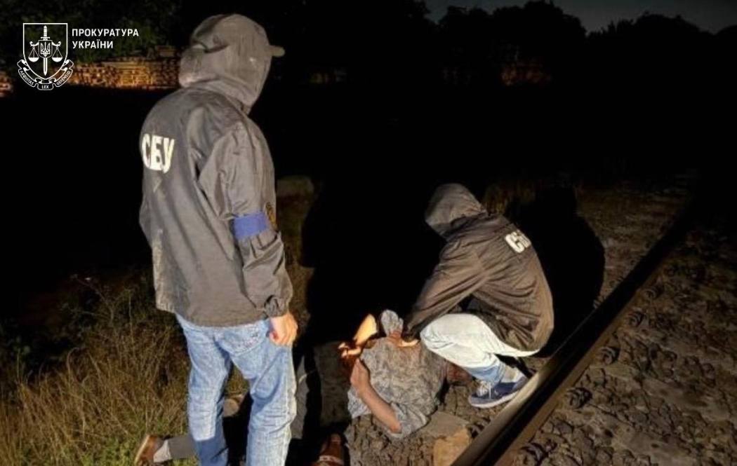 В Ізмаїлі 73-річний пенсіонер на замовлення рф заклав вибухівку на залізниці