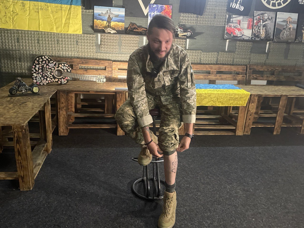 Один із засновників партизанського руху в Ізмаїлі, який проміняв байк на кермо військової автівки, розповів про найгарячіші моменти фронту та єдину мрію