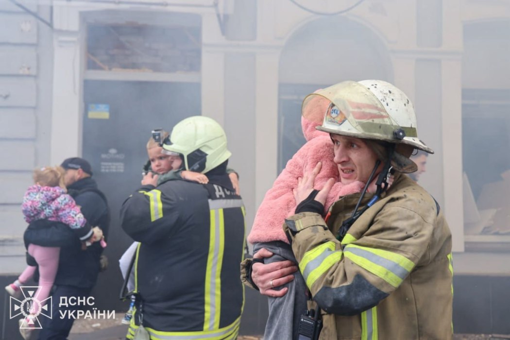 "Плювок росії кожному, хто наполягає на мирному рішенні": Зеленський відреагував на влучання шахеда по садочку у Харкові