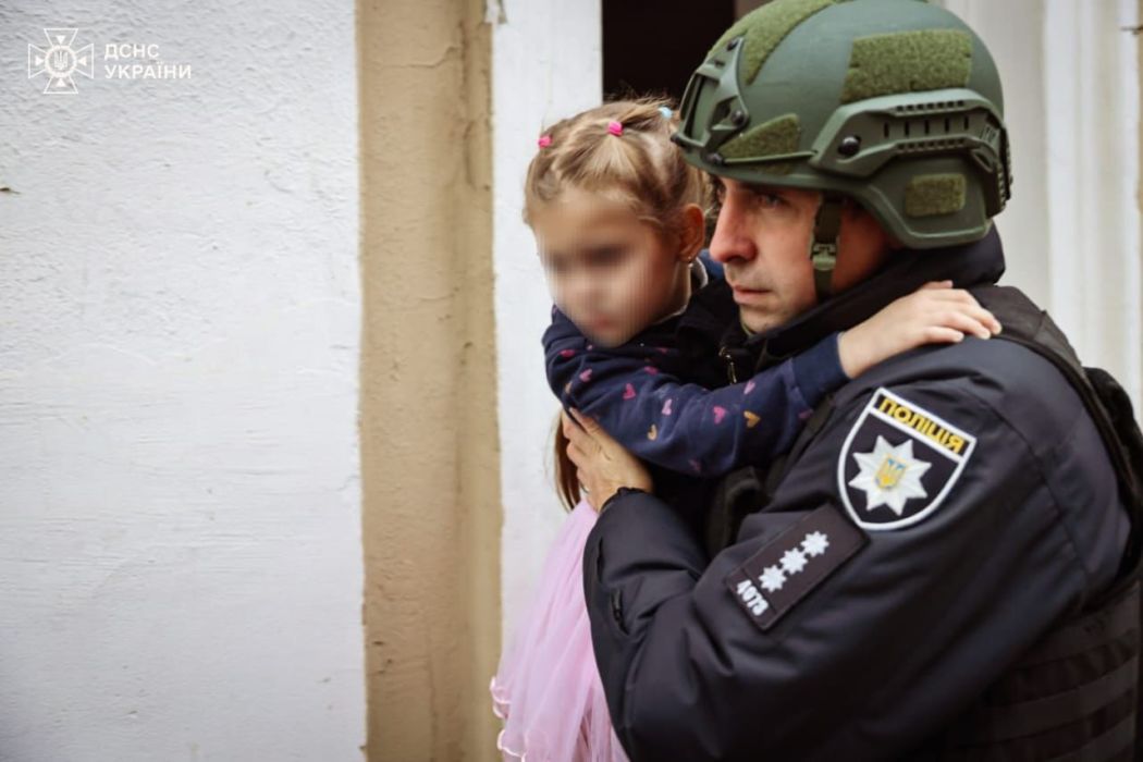 "Плювок росії кожному, хто наполягає на мирному рішенні": Зеленський відреагував на влучання шахеда по садочку у Харкові