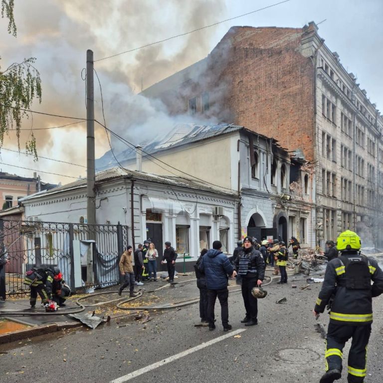 "Плювок росії кожному, хто наполягає на мирному рішенні": Зеленський відреагував на влучання шахеда по садочку у Харкові