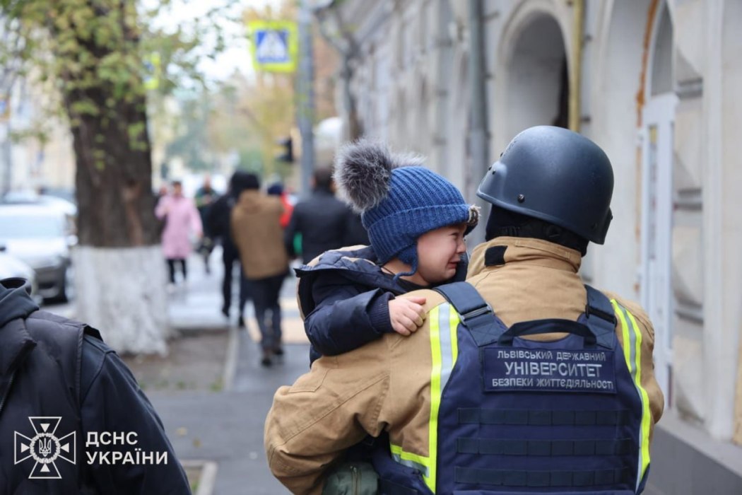 "Плювок росії кожному, хто наполягає на мирному рішенні": Зеленський відреагував на влучання шахеда по садочку у Харкові
