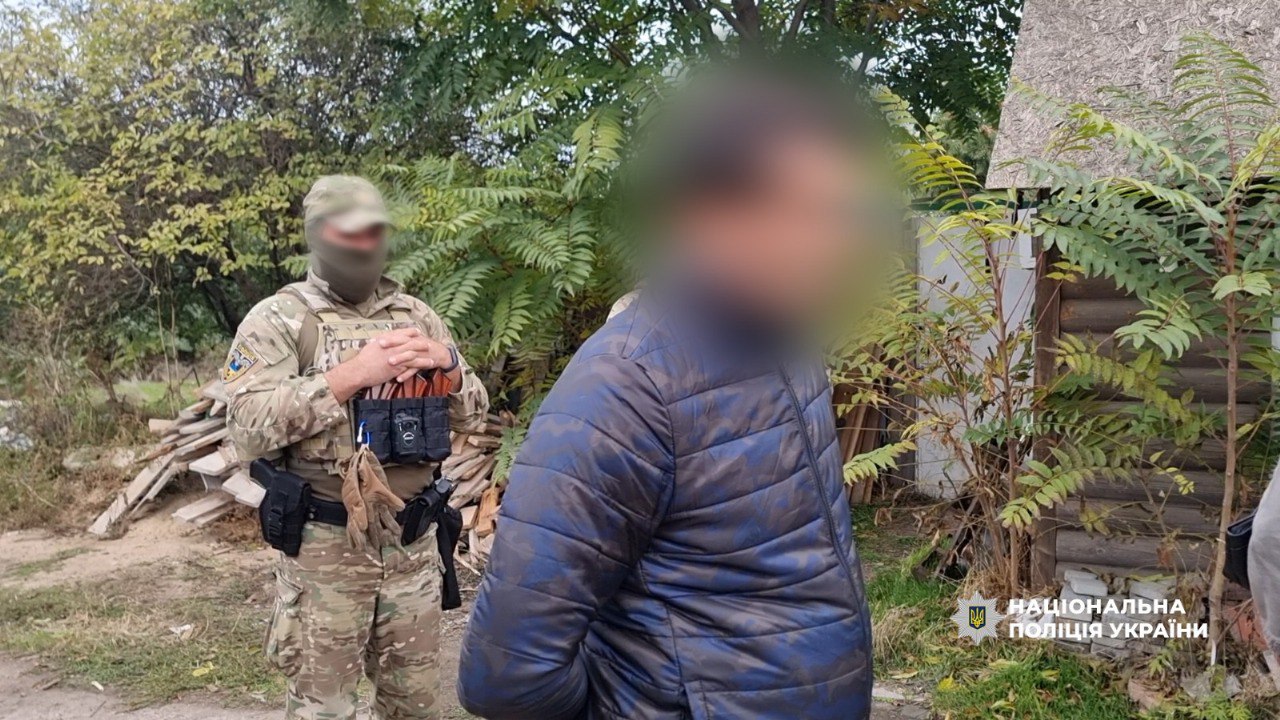 Одесит у себе в теплиці виготовив понад пів центнера канабісу