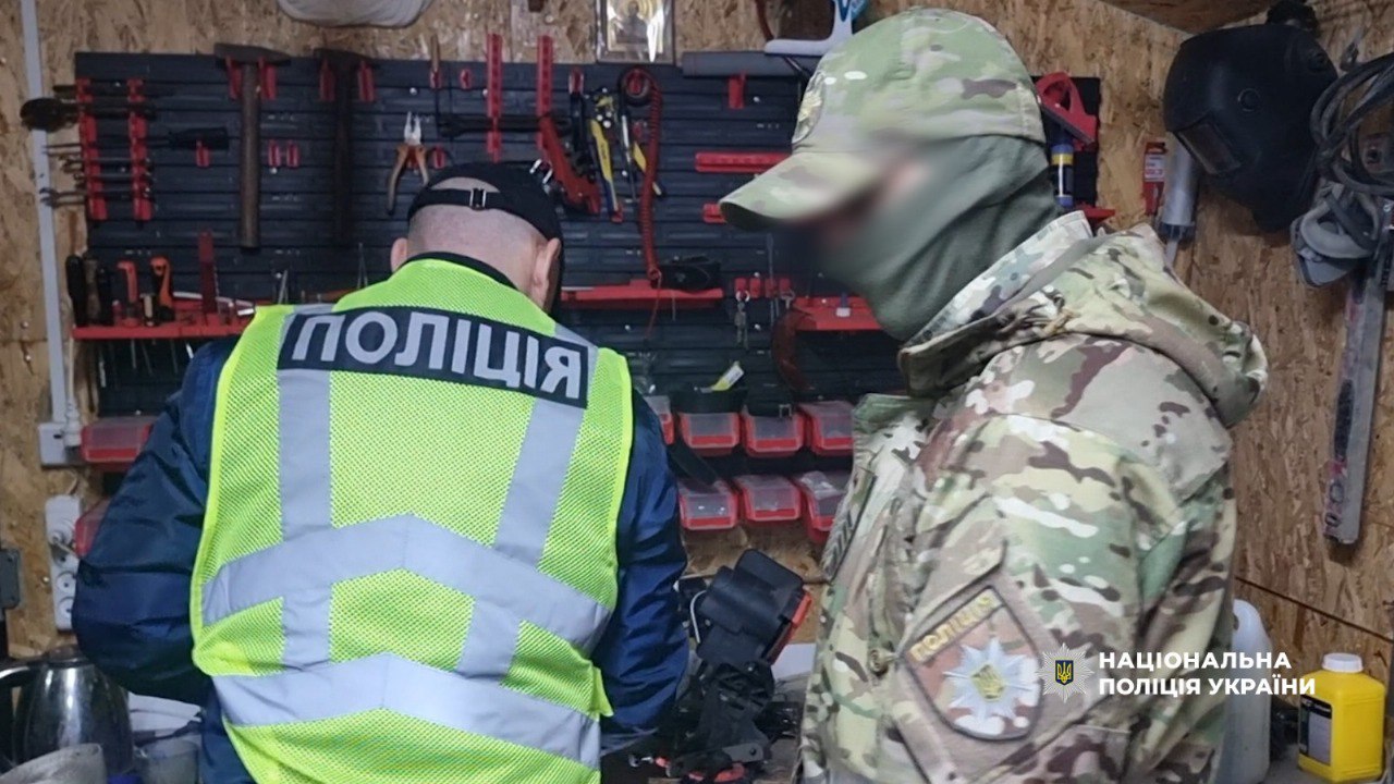 Одесит у себе в теплиці виготовив понад пів центнера канабісу