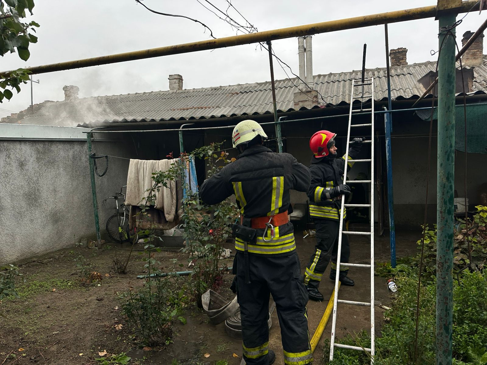 В Ізмаїлі загорівся приватний будинок: господар отримав опіки