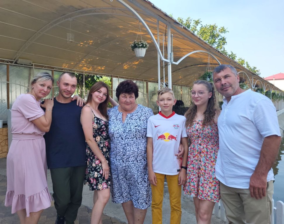 Куди потрапляють діти, коли батьки не можуть про них подбати: історія єдиної патронатної родини Аккермана