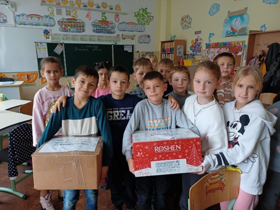 Учні Ларжанського ліцею взяли участь у акції «Діти Херсонщини» та зібрали «коробочки щастя» для малечі
