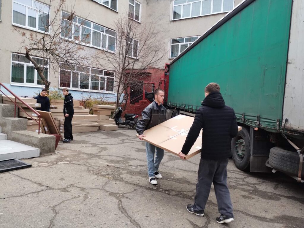 Зруйнований російськими ракетами ліцей в Аккермані отримав важливу допомогу від ЮНІСЕФ