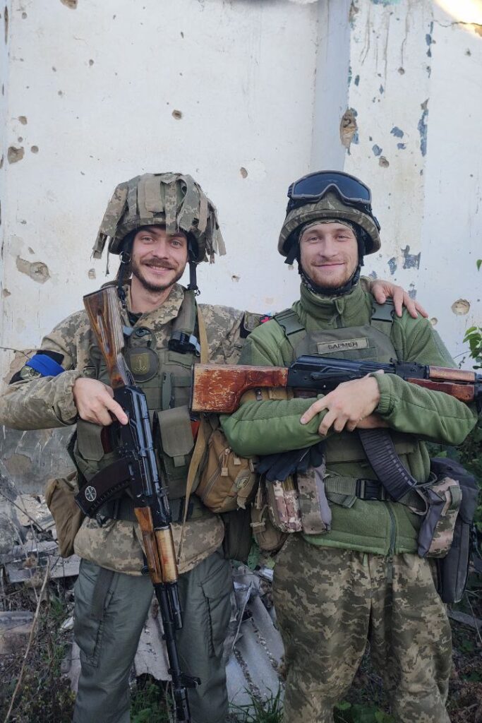 Ветеран війни з Аккермана після ПТСР та втрати брата знайшов зцілення у створенні унікальних музичних інструментів