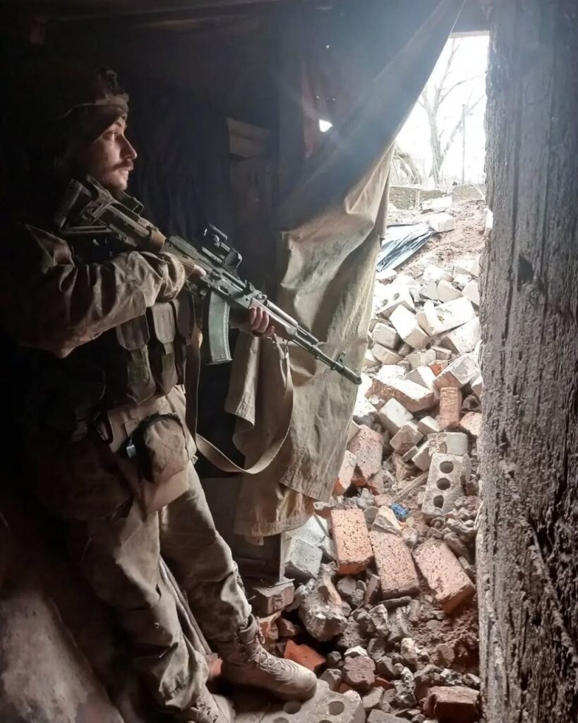 Ветеран війни з Аккермана після ПТСР та втрати брата знайшов зцілення у створенні унікальних музичних інструментів