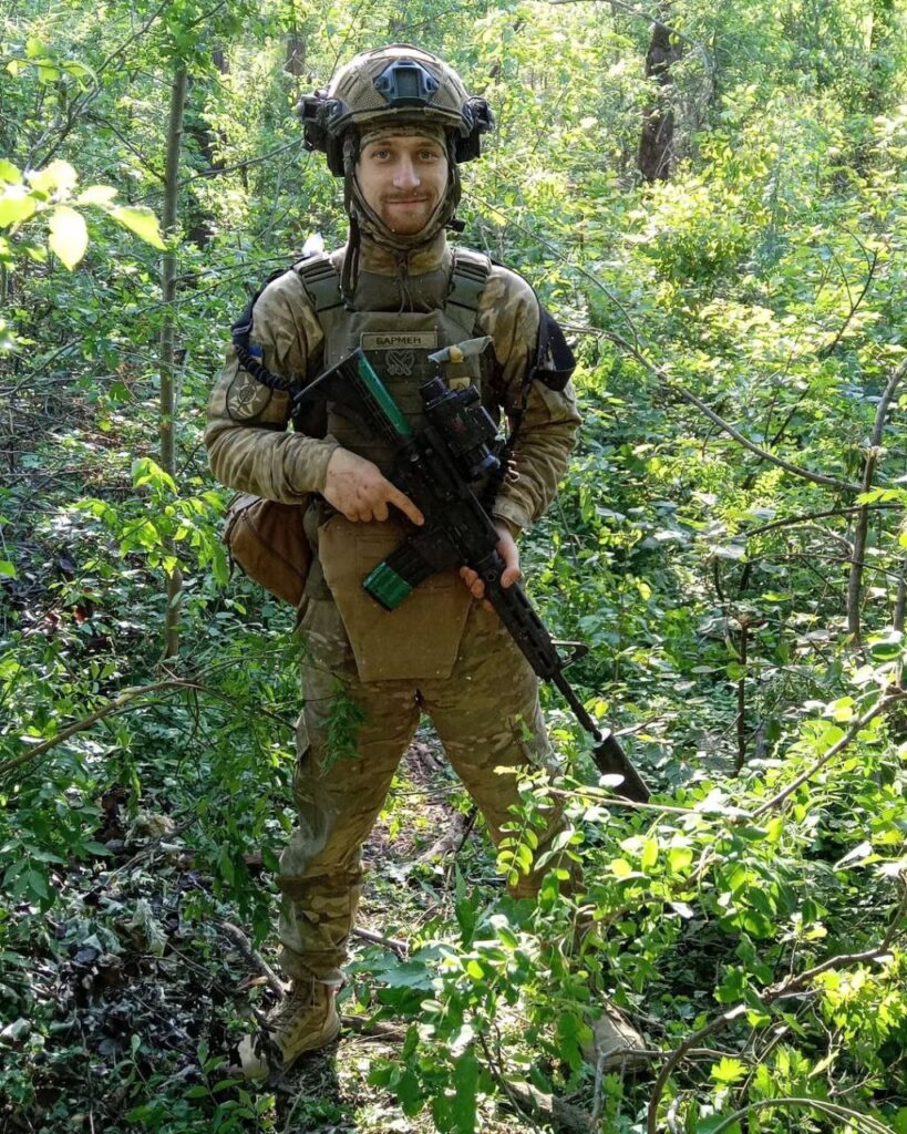 Ветеран війни з Аккермана після ПТСР та втрати брата знайшов зцілення у створенні унікальних музичних інструментів