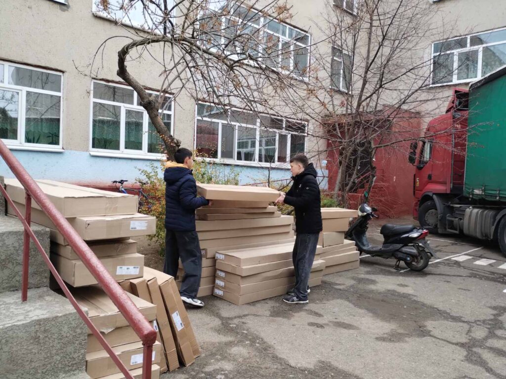 Зруйнований російськими ракетами ліцей в Аккермані отримав важливу допомогу від ЮНІСЕФ