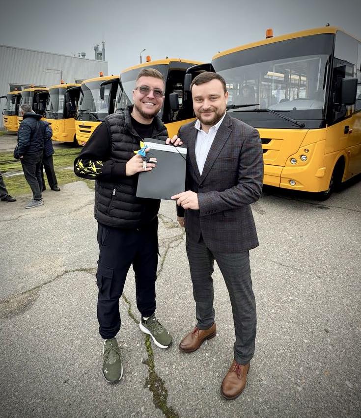 Три громади Бессарабії отримали сучасні шкільні автобуси