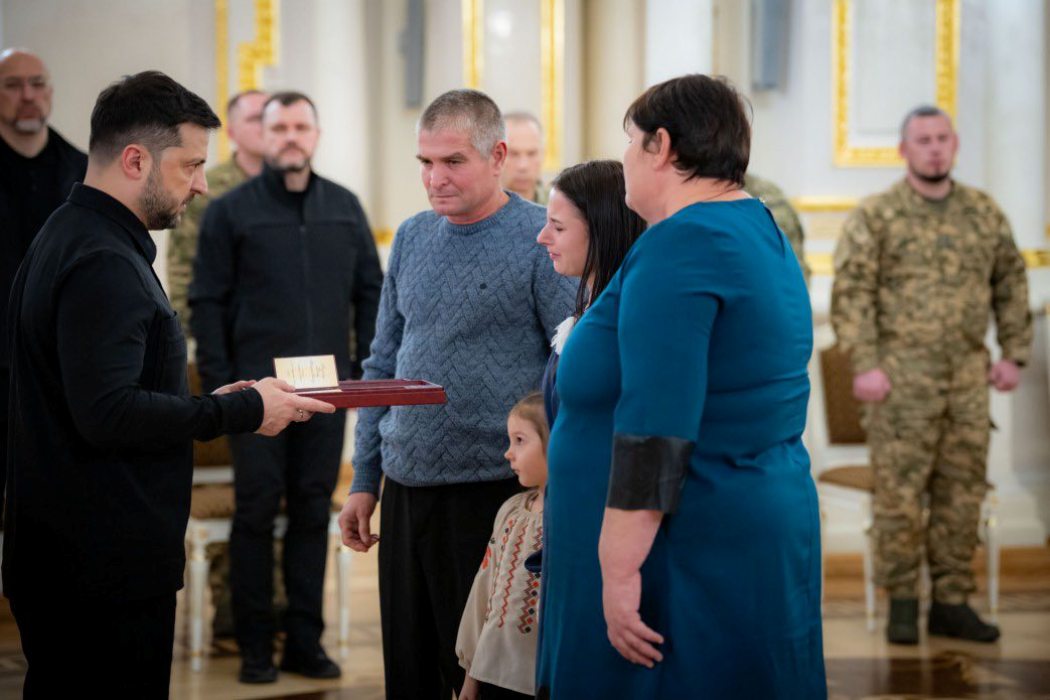 Президент особисто вручив родині загиблого Героя з Кілії високу посмертну нагороду