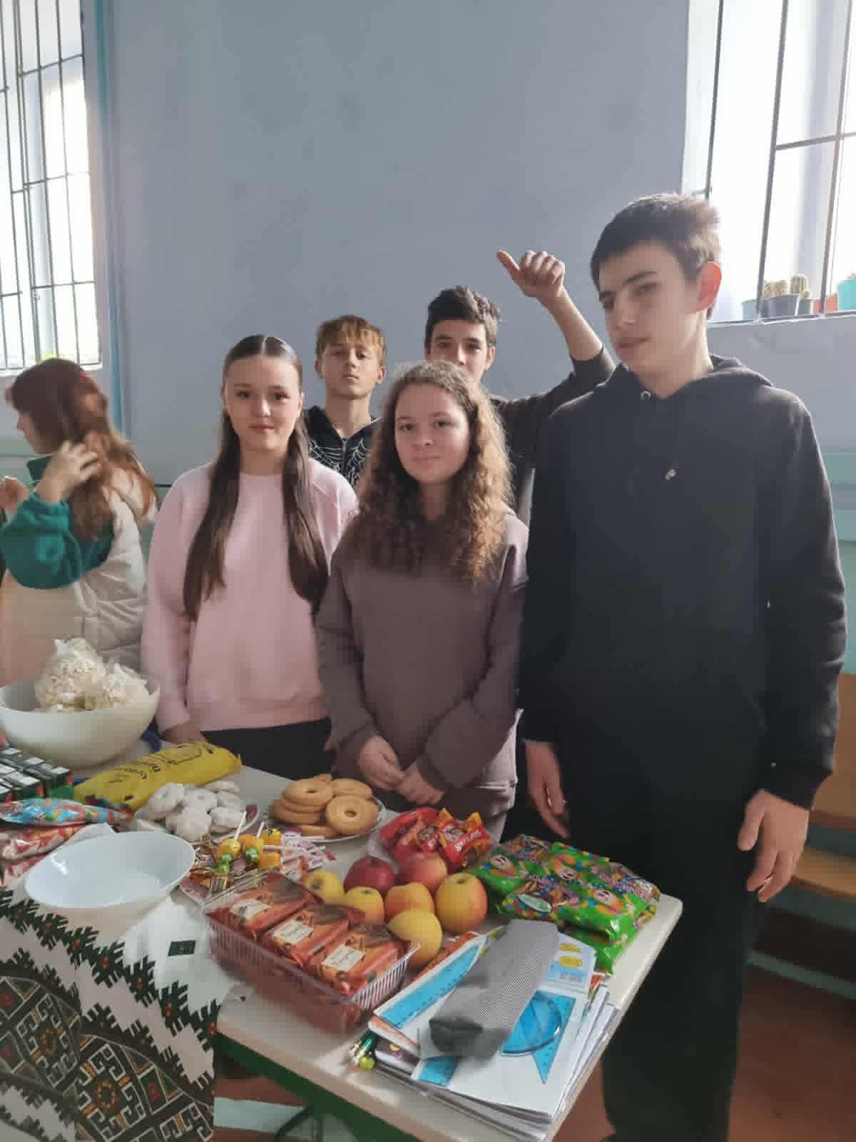 На ярмарку у гімназії Тарутинської громади зібрали 9 тисяч гривень