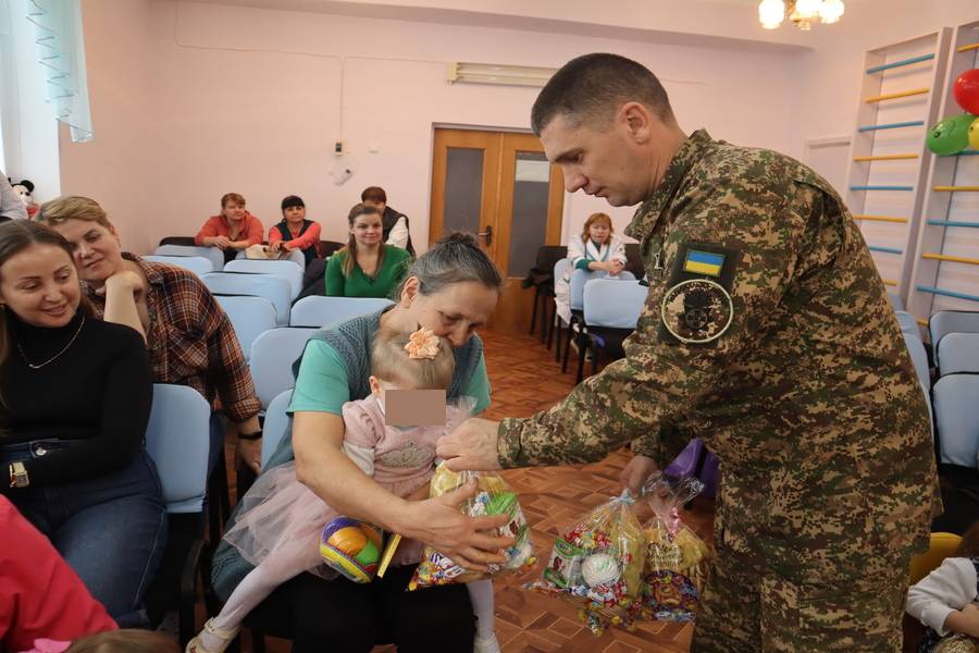Ізмаїльські гвардійці привітали вихованців місцевого будинку дитини з Днем захисту дітей