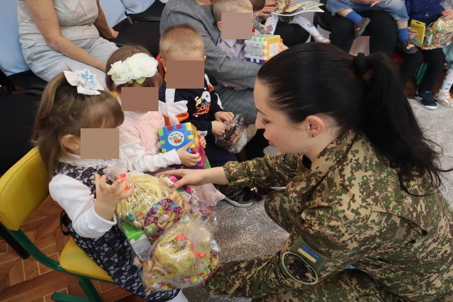 Ізмаїльські гвардійці привітали вихованців місцевого будинку дитини з Днем захисту дітей