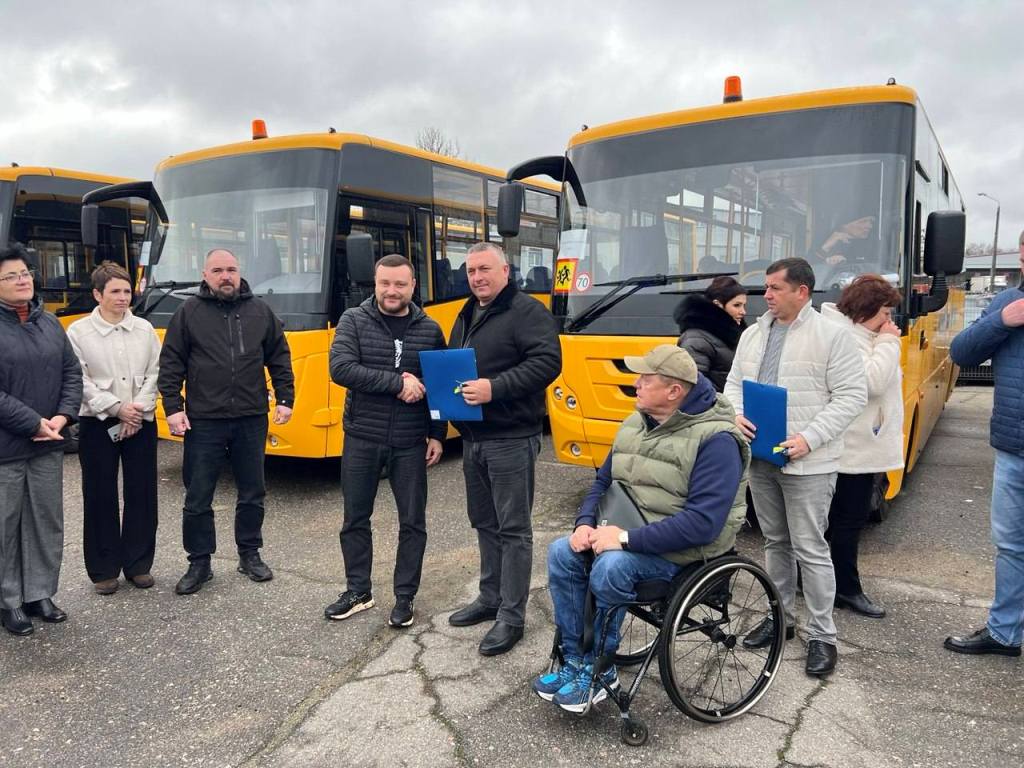 Громада Білгород-Дністровського району отримала новий шкільний автобус