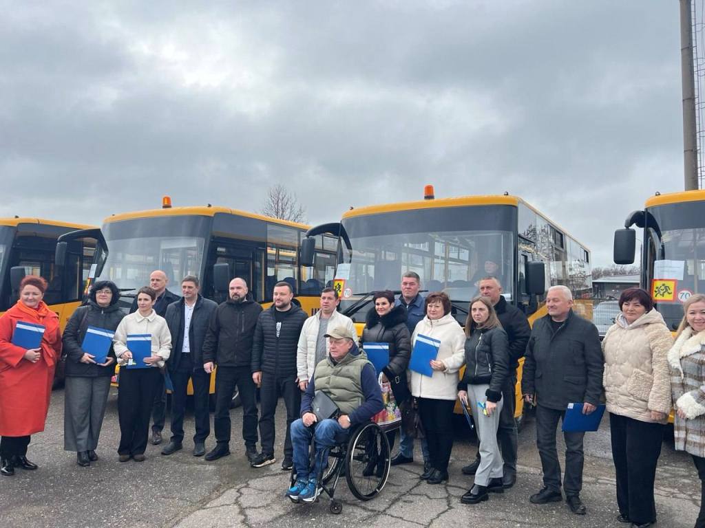 Громада Білгород-Дністровського району отримала новий шкільний автобус