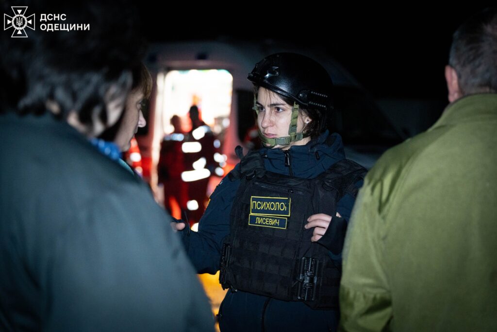 росіяни знову вдарили "шахедами" по Одесі: п'ятеро людей постраждали, серед них — підліток