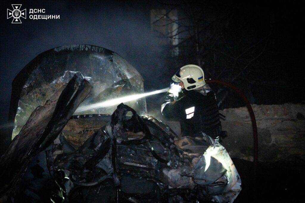 росіяни знову вдарили "шахедами" по Одесі: п'ятеро людей постраждали, серед них — підліток