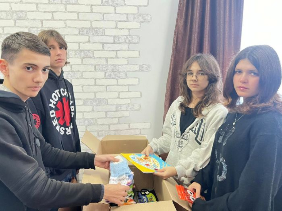 Учні Ларжанського ліцею взяли участь у акції «Діти Херсонщини» та зібрали «коробочки щастя» для малечі