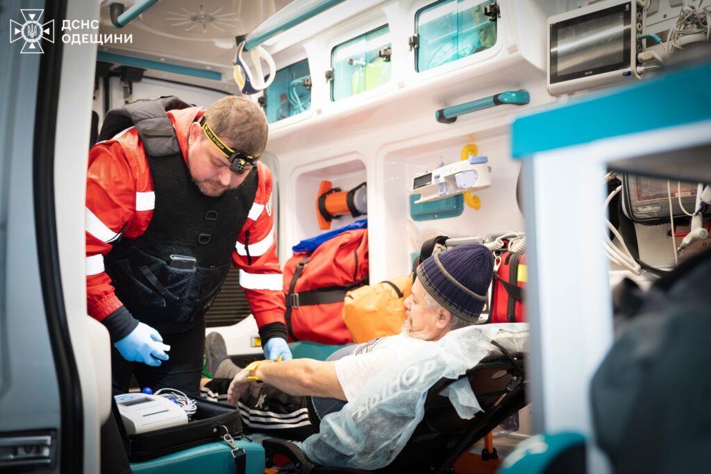 росіяни знову вдарили "шахедами" по Одесі: п'ятеро людей постраждали, серед них — підліток