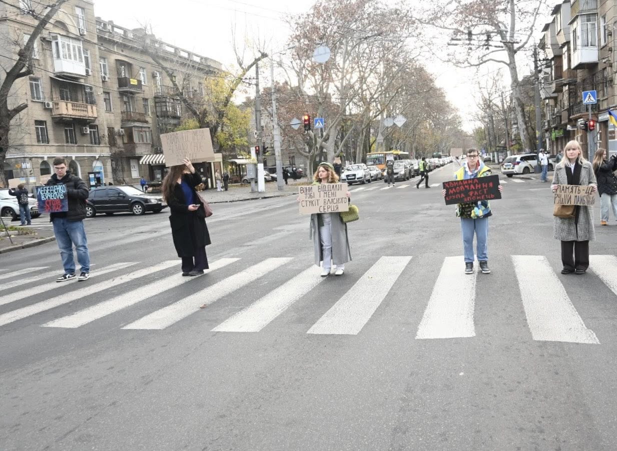 Перше місто в Україні: в Одесі почали вмикати «червоний» сигнал світлофору під час загальноукраїнської хвилини мовчання