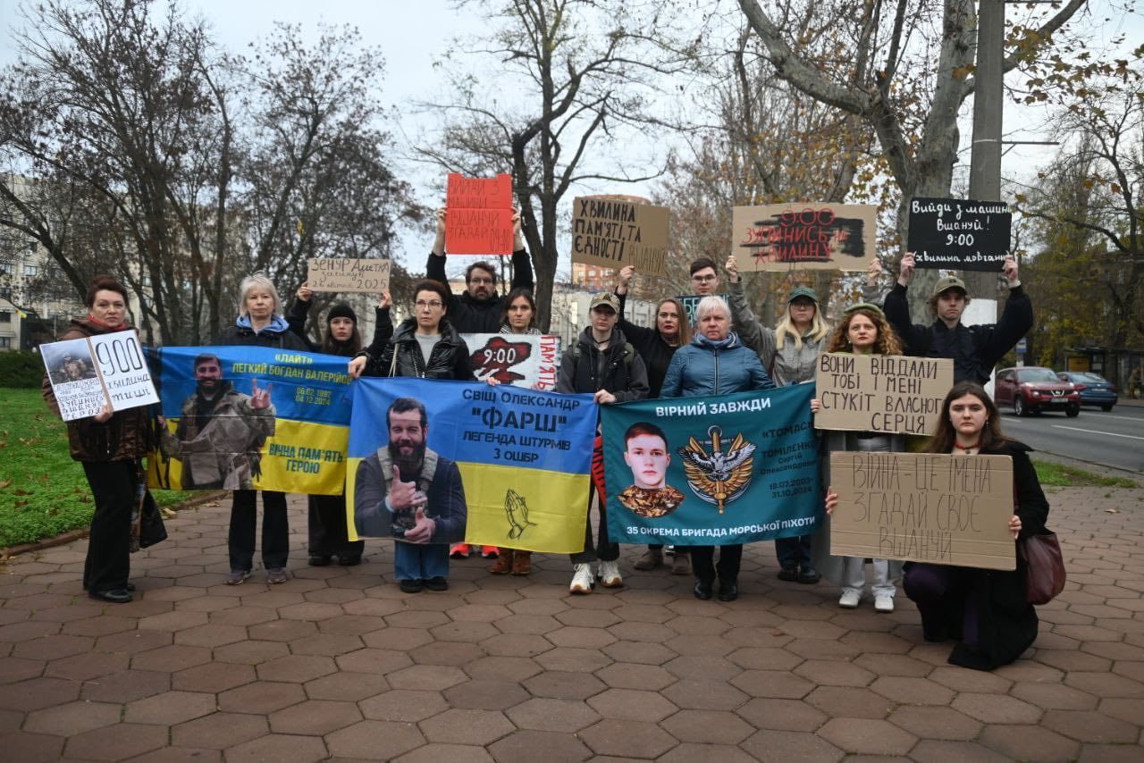 Перше місто в Україні: в Одесі почали вмикати «червоний» сигнал світлофору під час загальноукраїнської хвилини мовчання