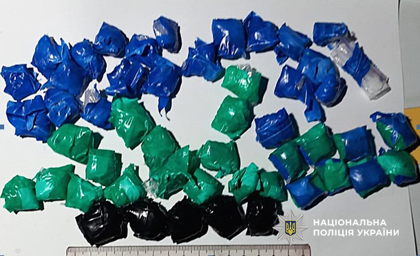 На Одещині викрито двох жінок: одна вирощувала в теплиці коноплі, інша збувала «товар»