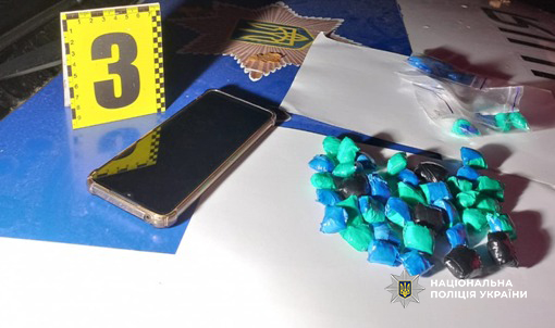 На Одещині викрито двох жінок: одна вирощувала в теплиці коноплі, інша збувала «товар»