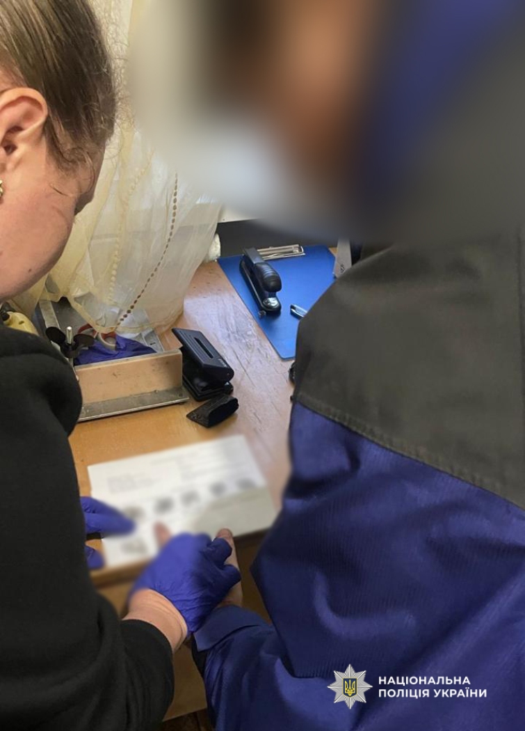 Ренійцю, який ударив працівницю Пенсійного фонду та вкрав її телефон, загрожує до 10 років тюрми