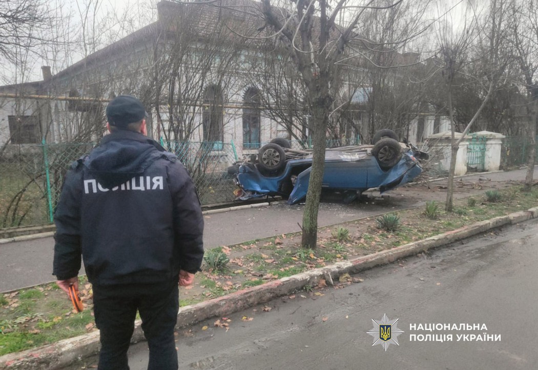На Одещині п'яний військовий збив жінку з дитячим візочком, що йшла тротуаром