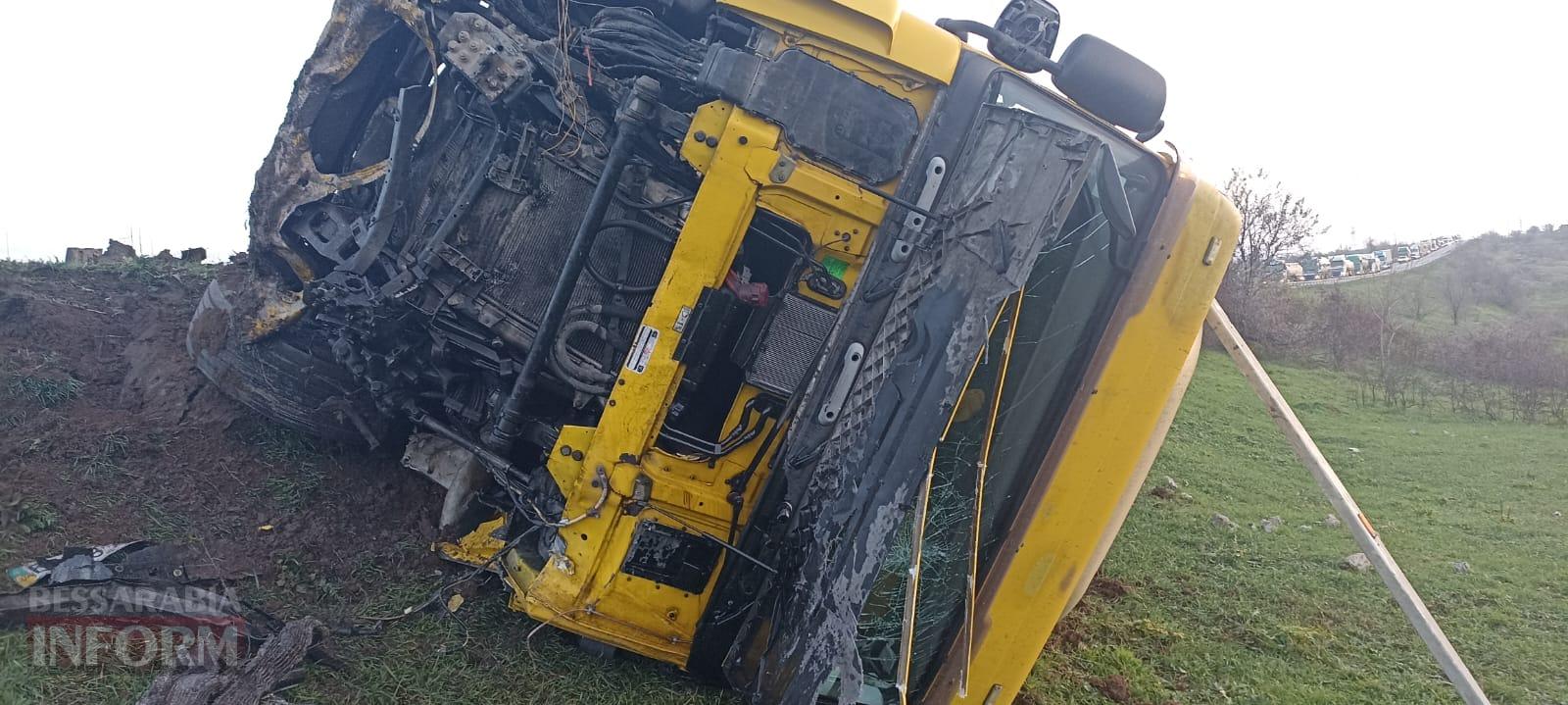 Тіла вигоріли вщент: на трасі Одеса-Рені сталася автотроща за участю легковика і вантажівки