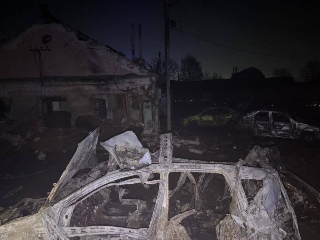 росіяни знову вдарили "шахедами" по Одесі: п'ятеро людей постраждали, серед них — підліток