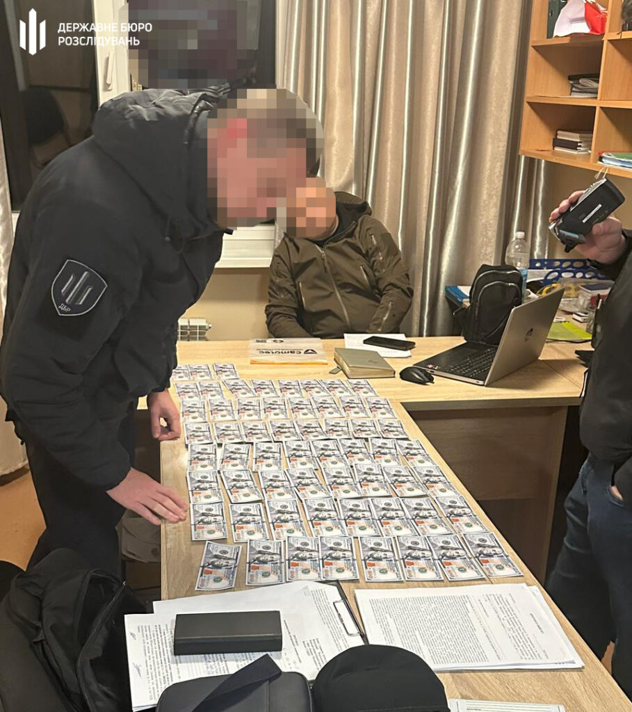 Погрожував ув'язненням та відрахуванням: посадовець одеської Військової академії вимагав гроші у курсантів