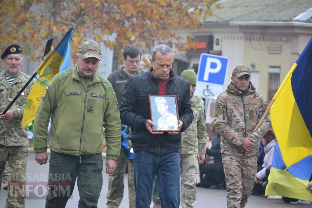 Плакало навіть небо: Кілія простилася із полеглим на фронті Євгеном Тимофєєвим