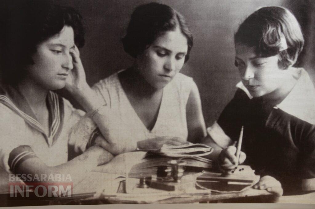 Життя євреїв у фотографіях і спогадах: до Аккермана завітала пересувна виставка про українсько-єврейську історію — від 1920-х до сьогодення