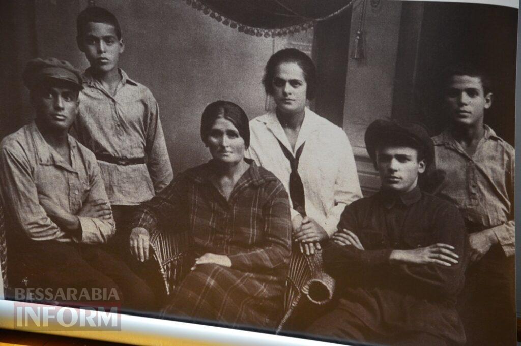 Життя євреїв у фотографіях і спогадах: до Аккермана завітала пересувна виставка про українсько-єврейську історію — від 1920-х до сьогодення