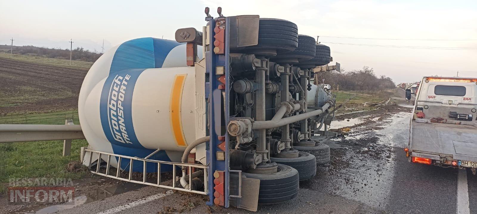 Тіла вигоріли вщент: на трасі Одеса-Рені сталася автотроща за участю легковика і вантажівки