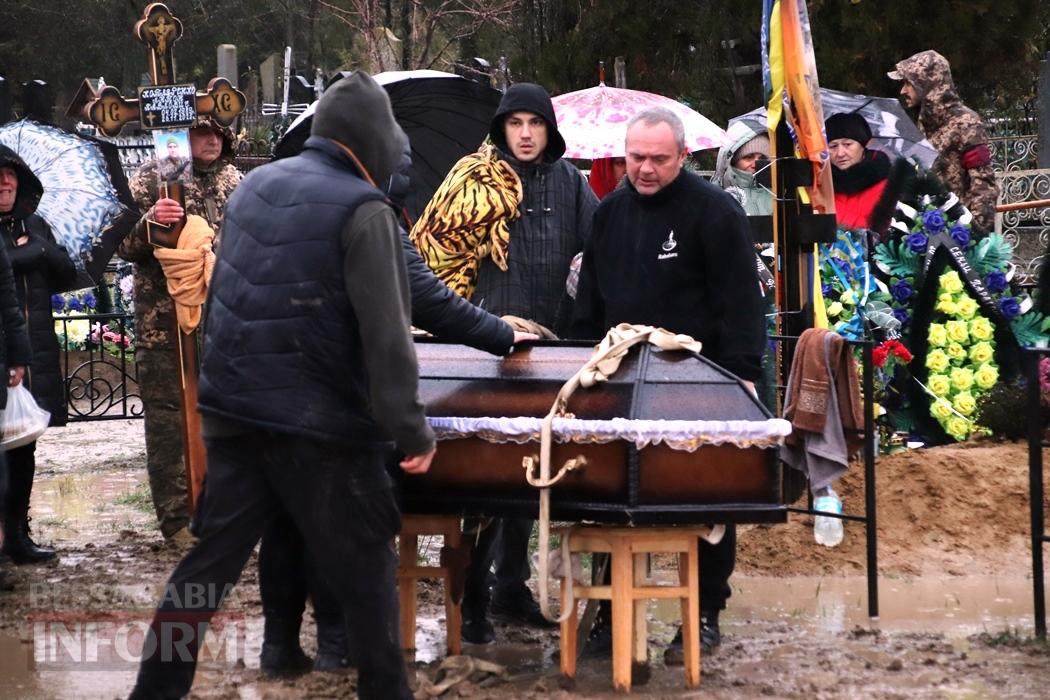 У Болграді з військовими почестями поховали Антона Котляренка — сина громади та відданого Захисника