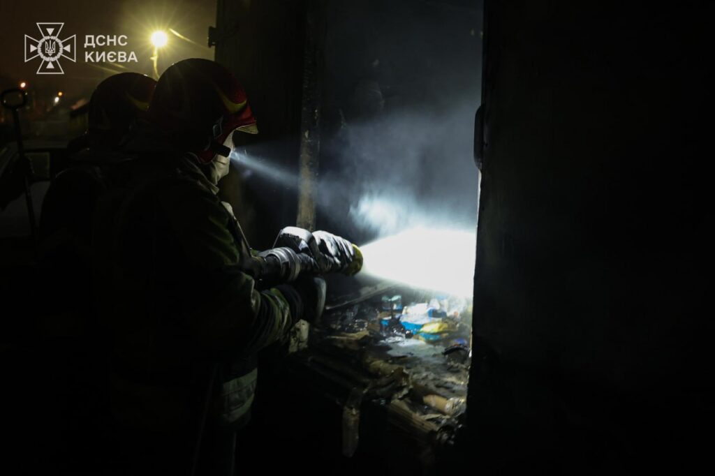 Україну масовано атакували дрони та ракети: у кількох областях загинули люди, є поранені