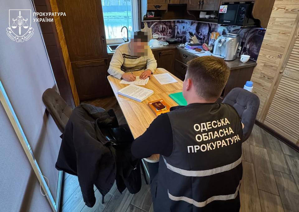 Троє ділків, серед яких депутат, організували "експорт" лісу з Одещини до Молдови