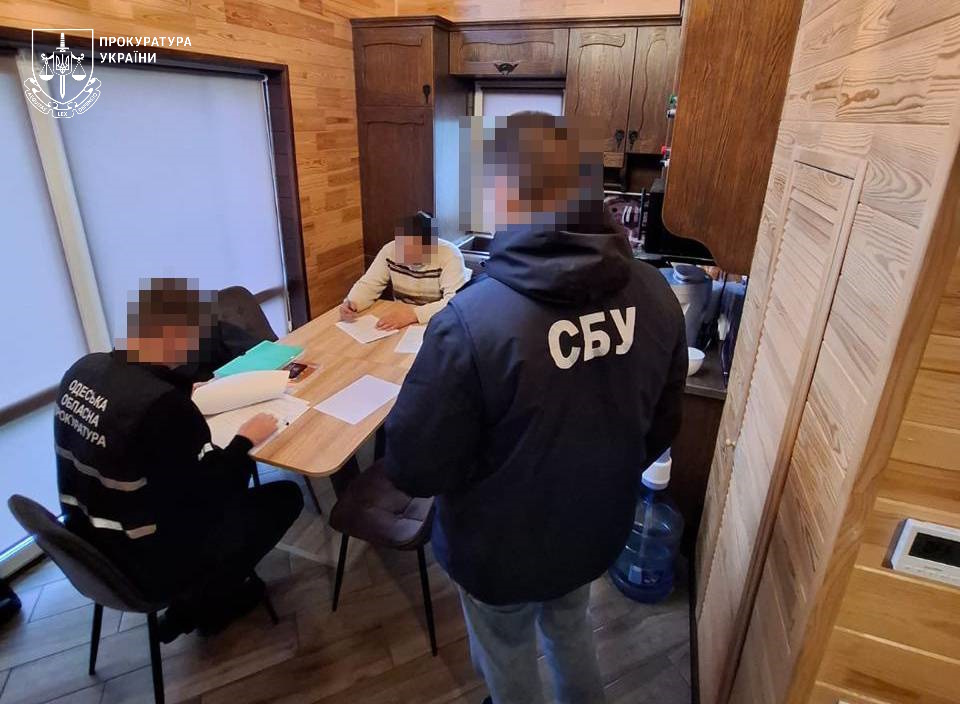 Троє ділків, серед яких депутат, організували "експорт" лісу з Одещини до Молдови