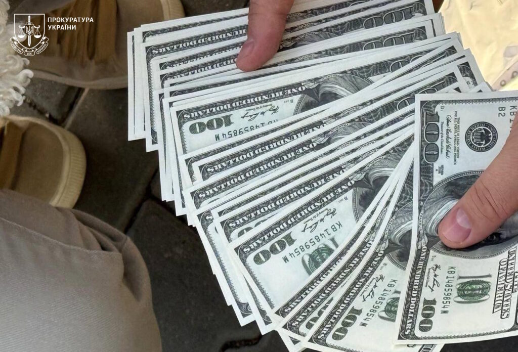 В Одесі затримали ділка, який за 5500 доларів «влаштовував» позаштатником до СБУ