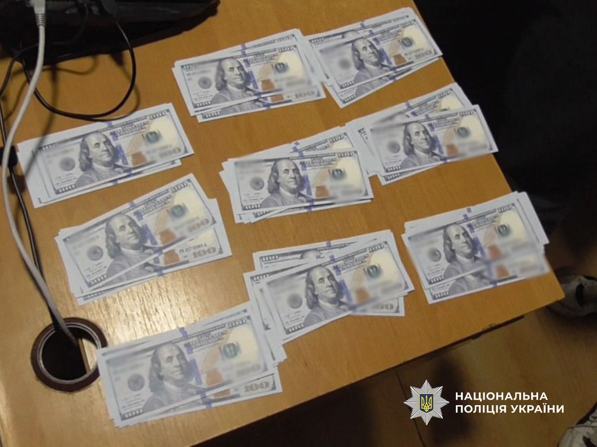 «Вибивали» з незнайомця 10 тисяч доларів надуманого боргу: на Одещині судитимуть двох зловмисників