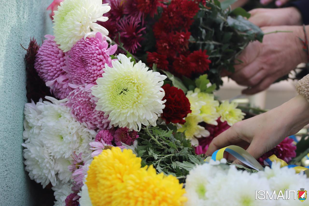 В Ізмаїлі відкрили меморіальну дошку захиснику Олексію Гайсюку