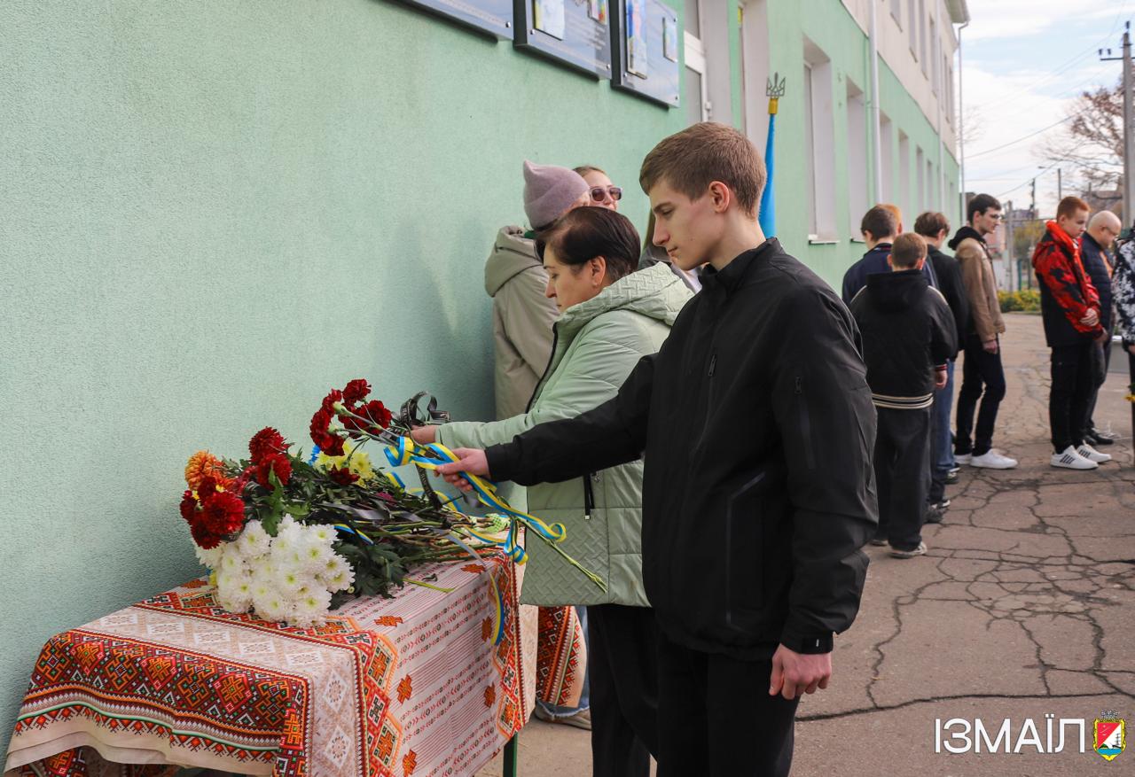 В Ізмаїлі відкрили меморіальну дошку захиснику Олексію Гайсюку