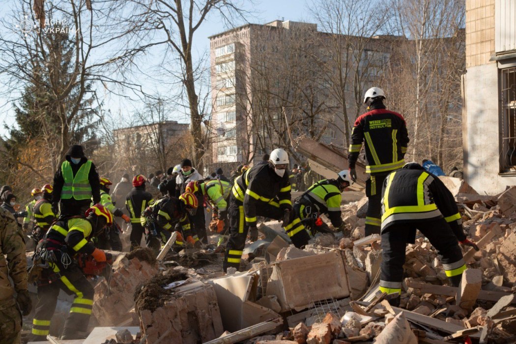 Чорний день у Тернополі: російська ракета забрала життя 25 людей, з них троє - діти