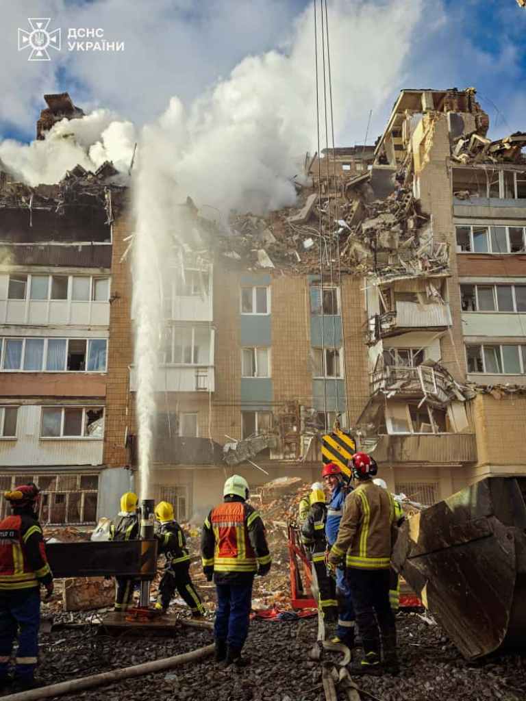 Чорний день у Тернополі: російська ракета забрала життя 25 людей, з них троє - діти